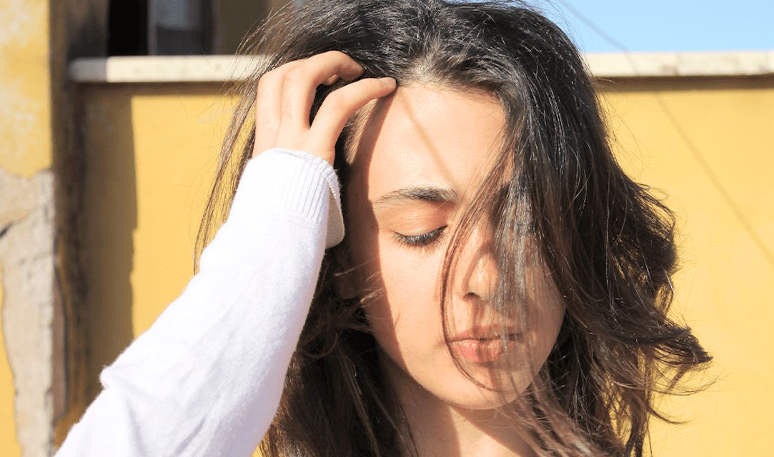 How to Revive Greasy Hair Between Washes
